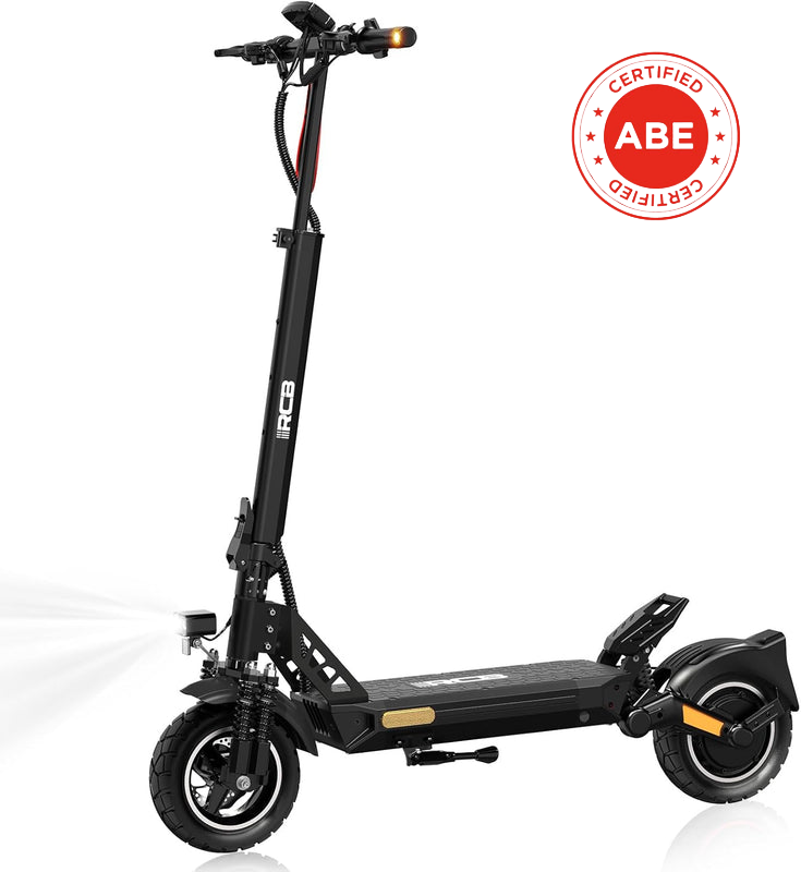 Schwarzer RCB D5 E-Scooter, faltbar für städtische Nutzung und einfache Aufbewahrung. RCB E-Scooter D5 ABE - WeRoll Tech