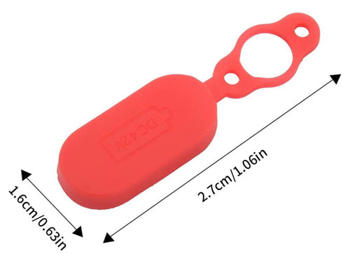 Rote Ladeanschlussabdeckung aus Silikon für den E-Scooter Xiaomi M365, inklusive „DC 42V“-Text, Staub- und Wasserschutz.