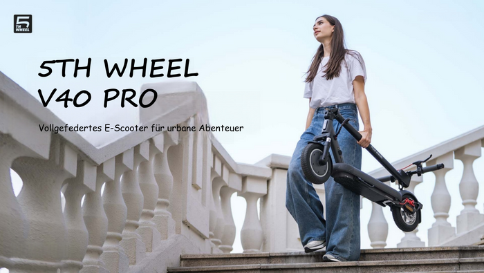 Ein Mädchen hält einen 5TH WHEEL V40 Pro E-Scooter