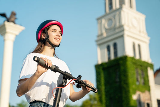 Helmpflicht für E-Scooter? Das musst du wissen! - WeRoll Tech