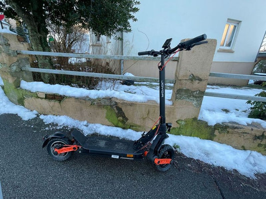 Tipps zum E-Scooter-Fahren bei Schnee - WeRoll Tech