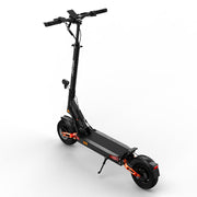 Joyor T10 Offroad E-Scooter in Schwarz mit orangefarbenen Akzenten und Offroad-Reifen, die das E-Scooter-Design zur Schau stellen.